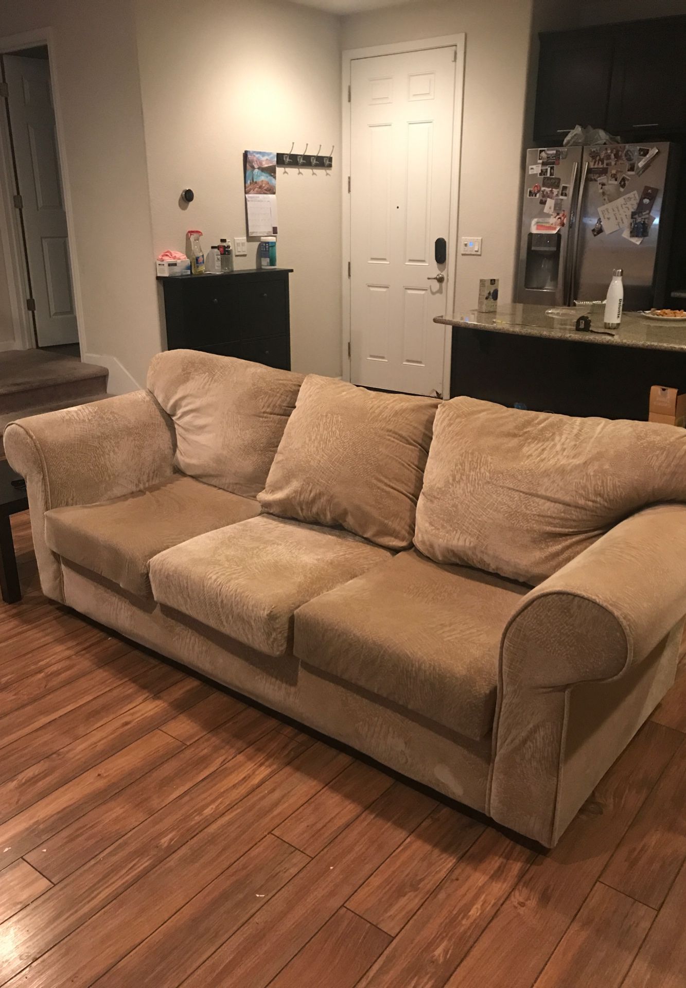 Couch in great condition- pickup by 9/26!