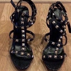 Wild Diva lounge Heels Size 7  NEW