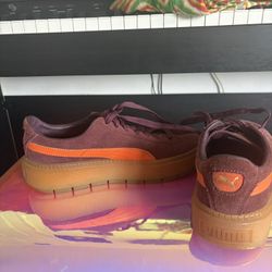 Size 8.5 Suede Women Puma Black Platform Trace