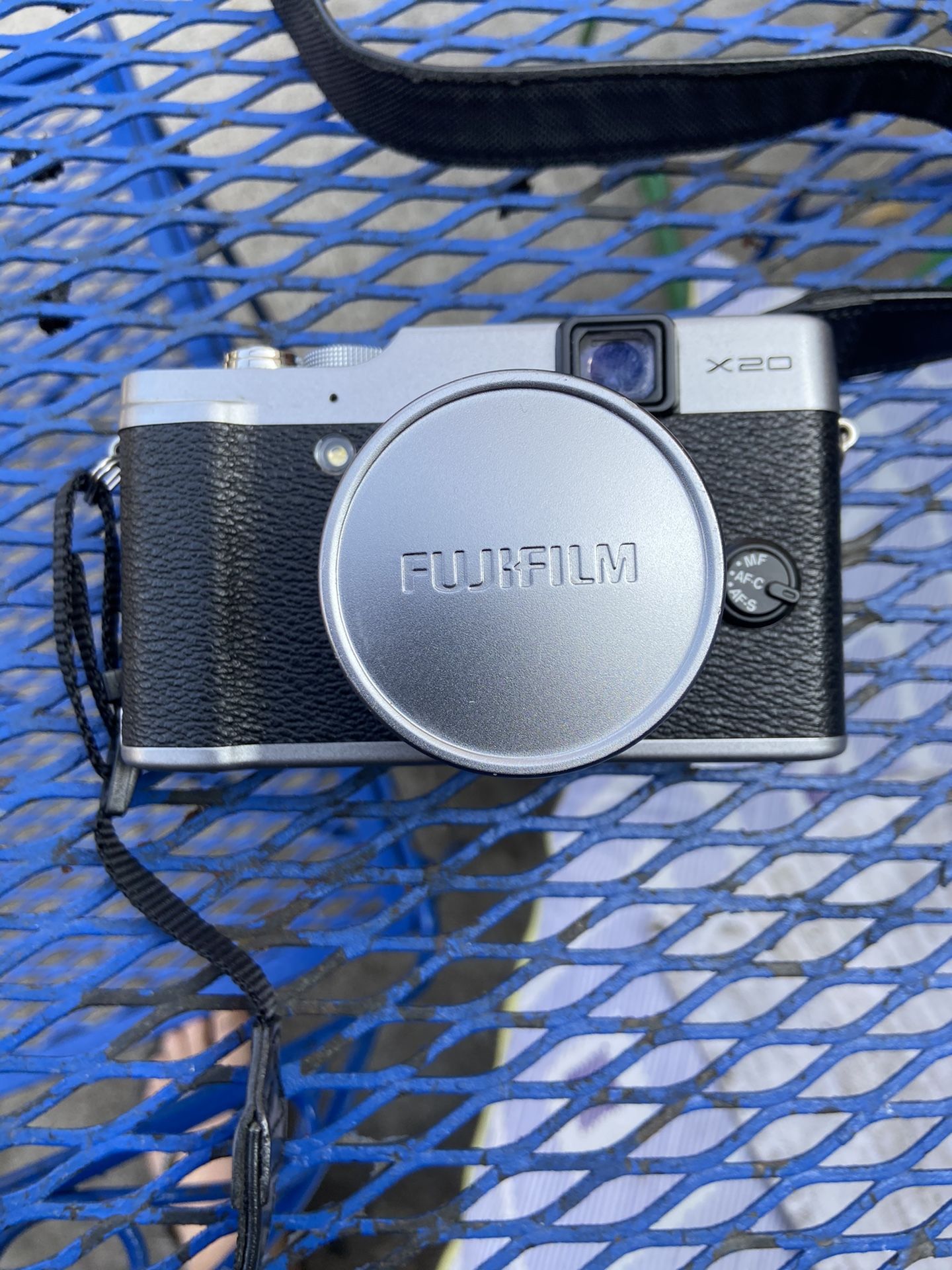 Fuji X-20 w /charger and battery strap