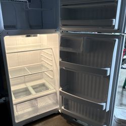 Top Freezer - Bottom Refrigerator- 18 Cubic Feet