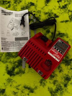 Milwaukee M12/M18 Multi-Voltage Battery Charger