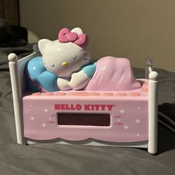 Hello Kitty Clock/Radio