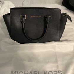 Authentic Michael Kors Black Medium Selma Leather Satchel Crossbody Strap