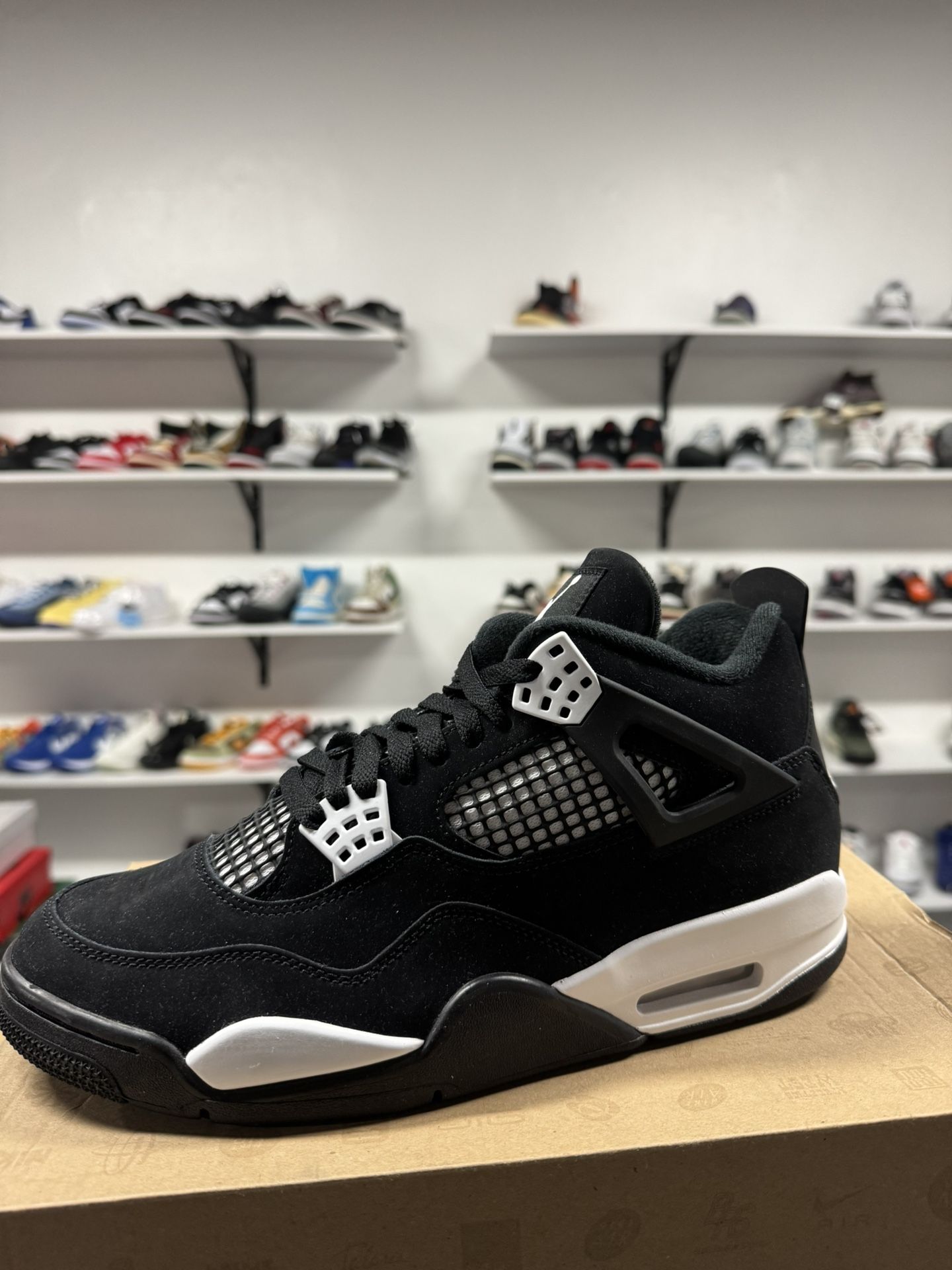 Jordan 4 White Thunder 