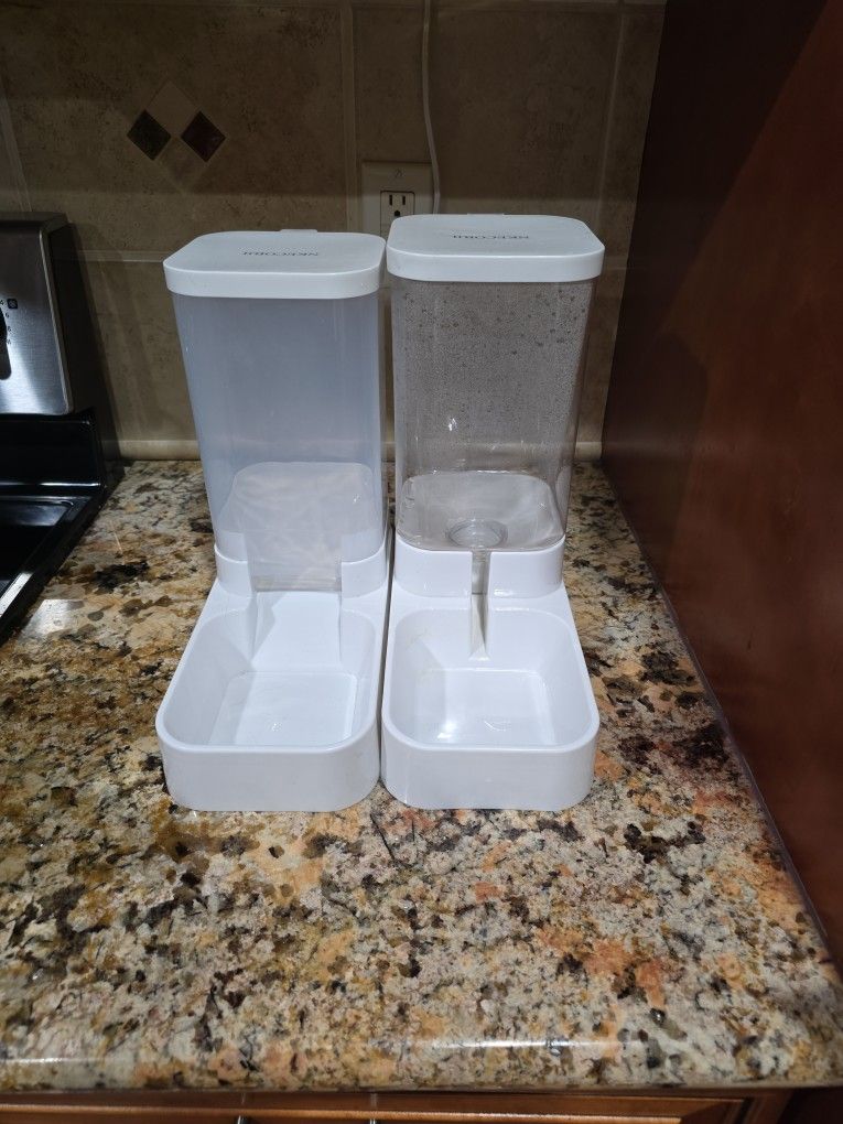 Pet Food  & Water Dispenser
