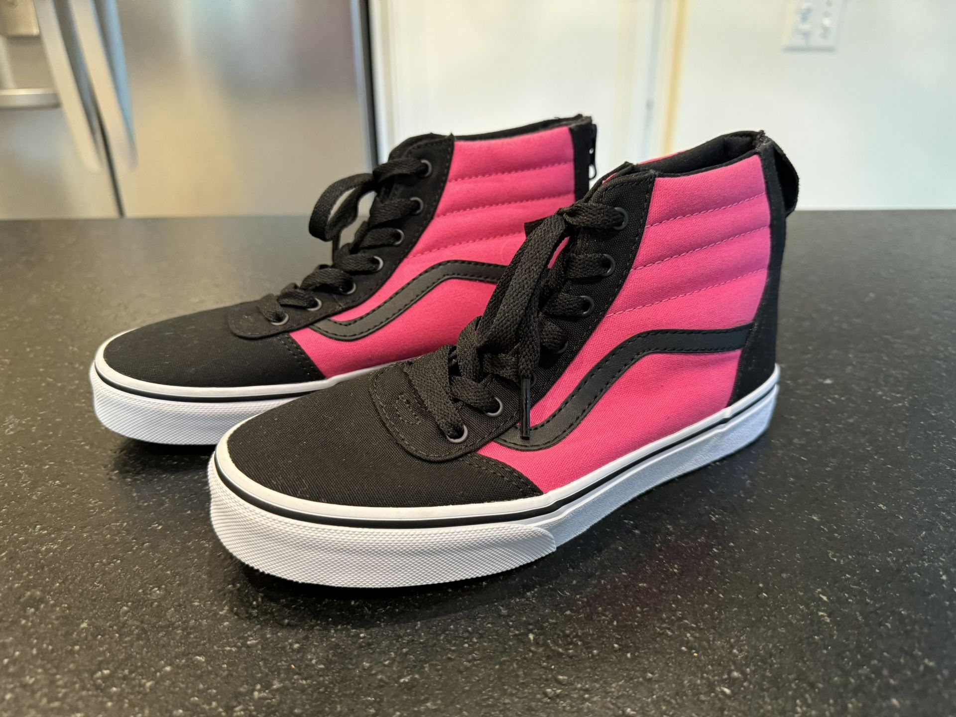 Vans 5k8-Hi Slim Sneaker in Black & Pink Glo Youth Size 4