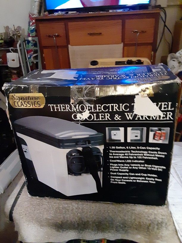 Thermoelectric Travel Cooler And Warmer