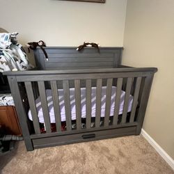 Farmhouse Crib & Mattress 