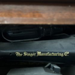 Singer Manufacturing Co Vintage Table/sewing Machine 