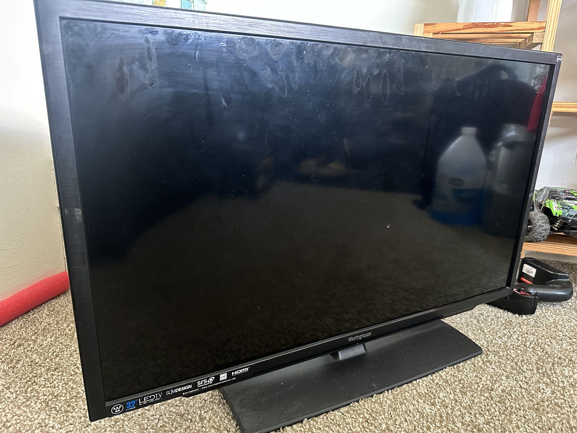 32” Slim LED TV