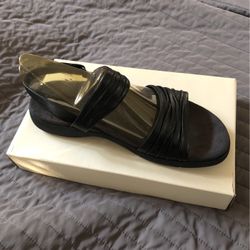 Sandals 9W, Hush Puppies, Black Leather. New In The  Box 