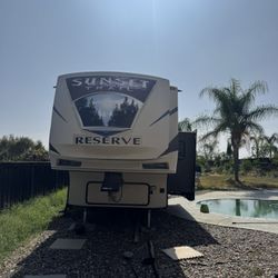 RV 5th Wheel