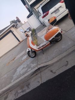 Motor scooter