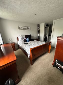 Queen sleigh bedroom set