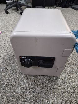 SENTRY MODEL 1250 COMBINATION SAFE