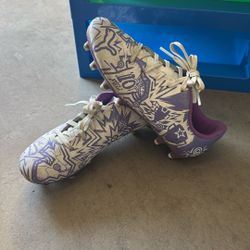 Girls Puma Size 1.5 Soccer Cleats