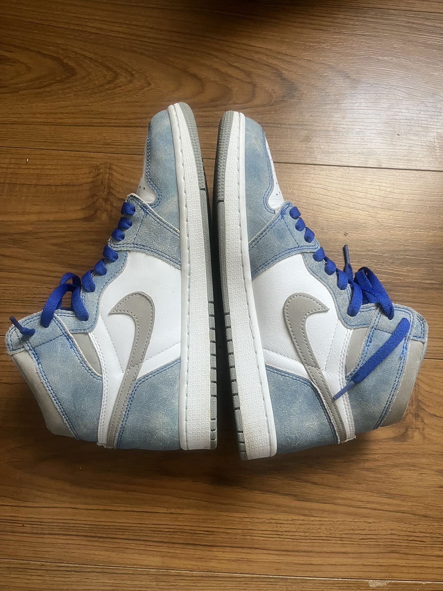 Jordan 1 Retro OG High Hyper Royal