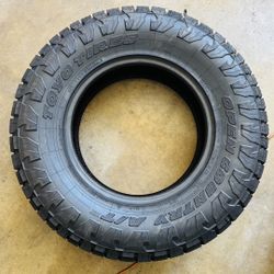 1x Toyo Open County AT3 275/70R/17