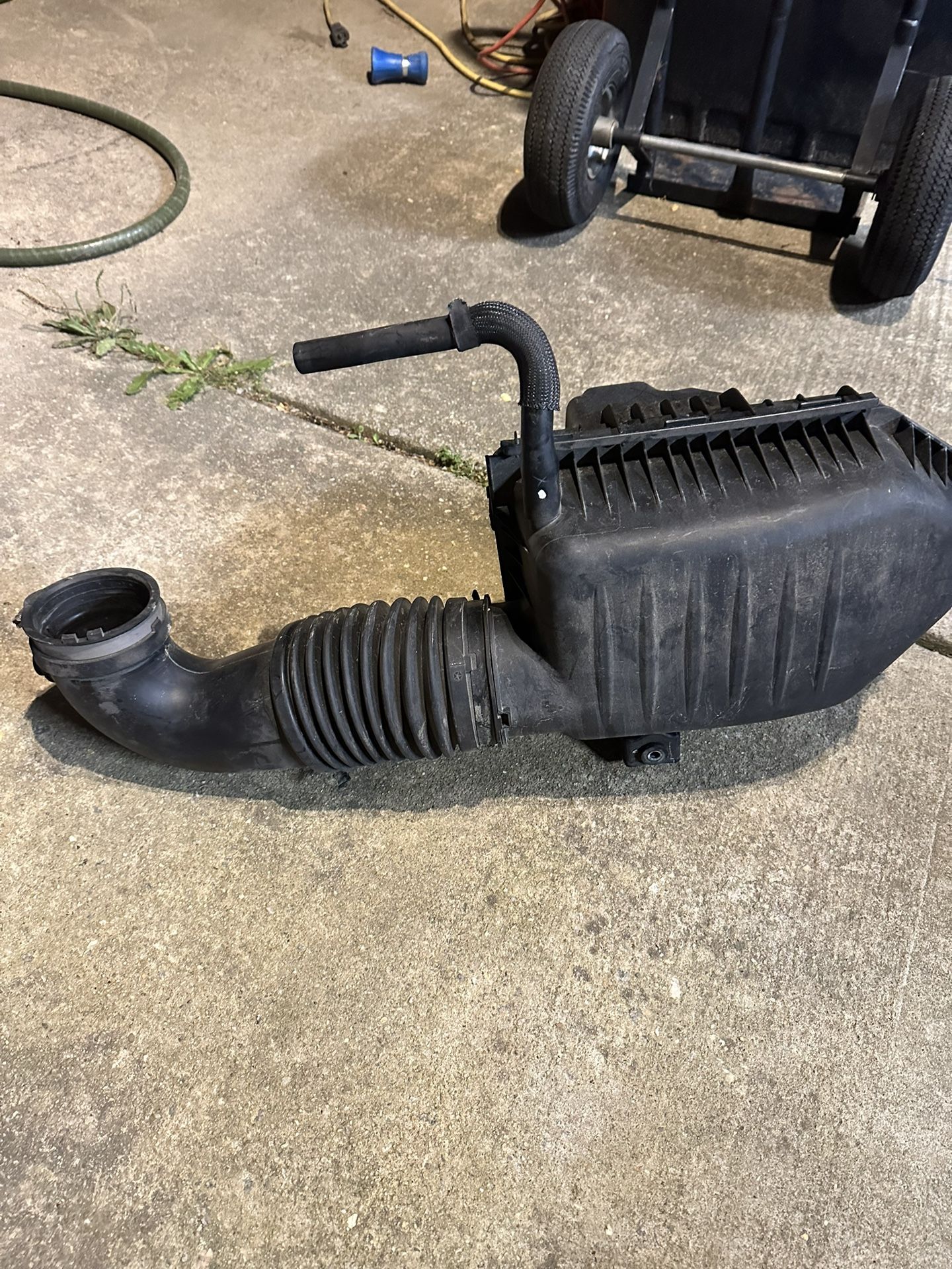 2012 Dodge Charger Intake Air Cleaner