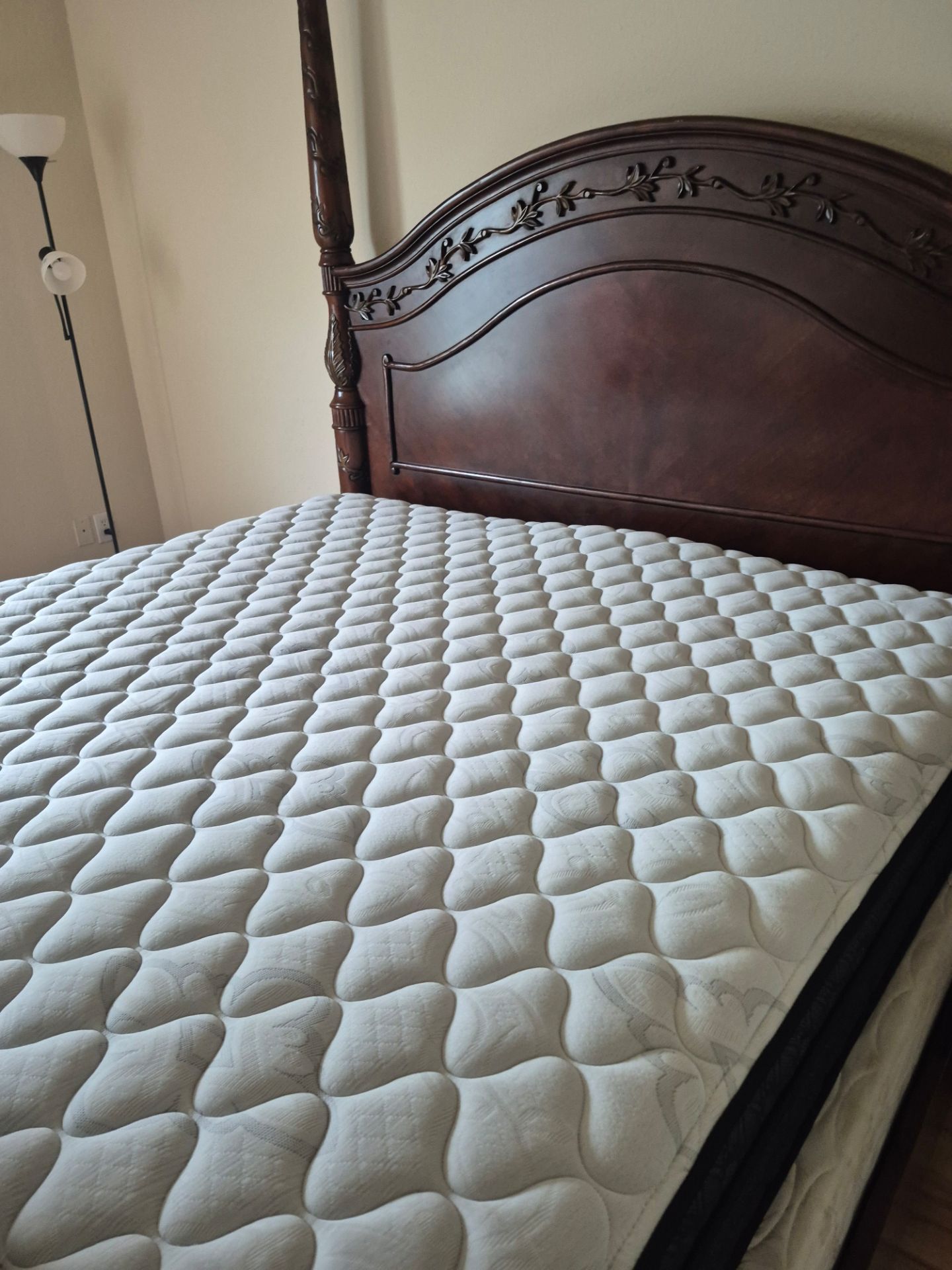 King size mattress with pillow top