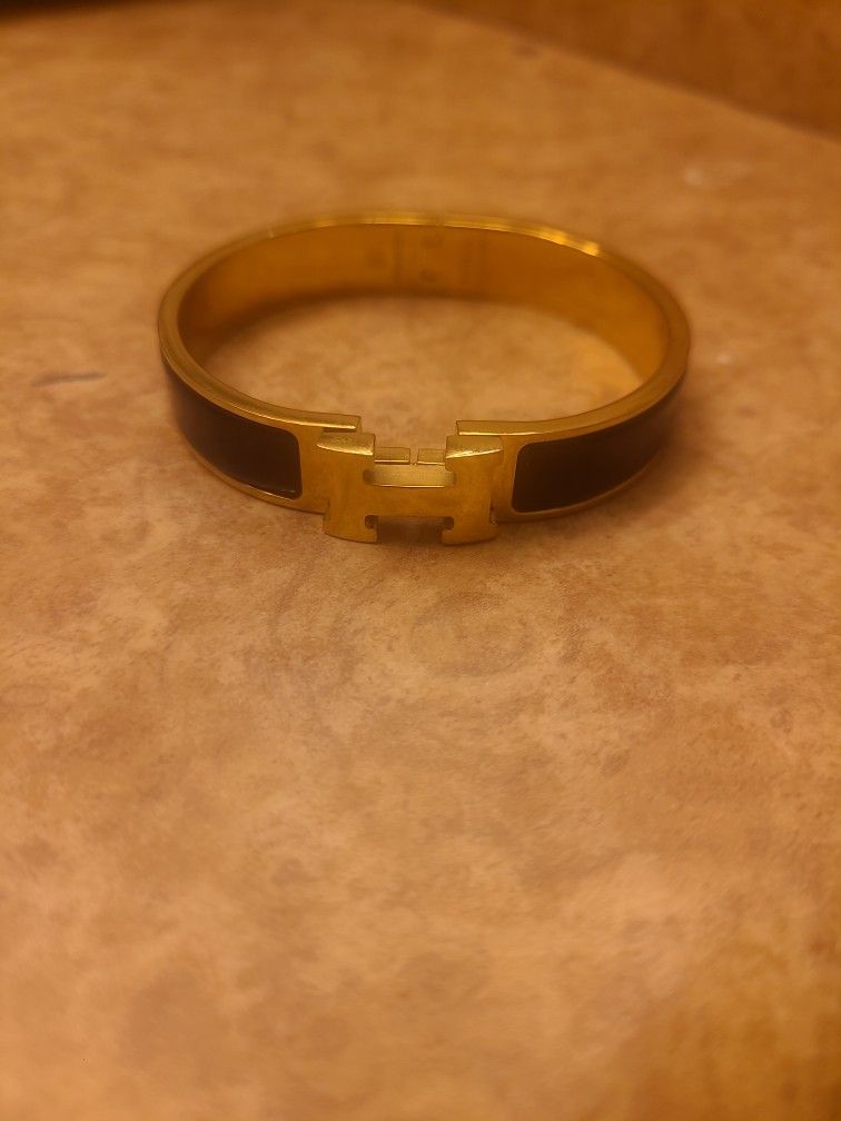 Brand New Never Worn Hermes Black Enamel Click Clack Bracelet
