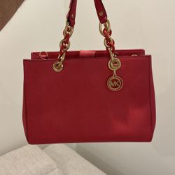 Michael Kors Purse Coral Color. Priced To Sell Quick 