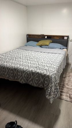 Full size bed Great condition