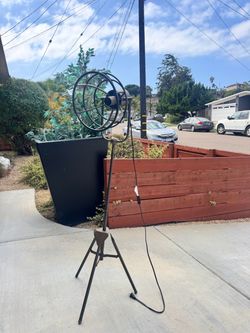 Industrial Tripod Floor Lamp – Adjustable Metal Cage