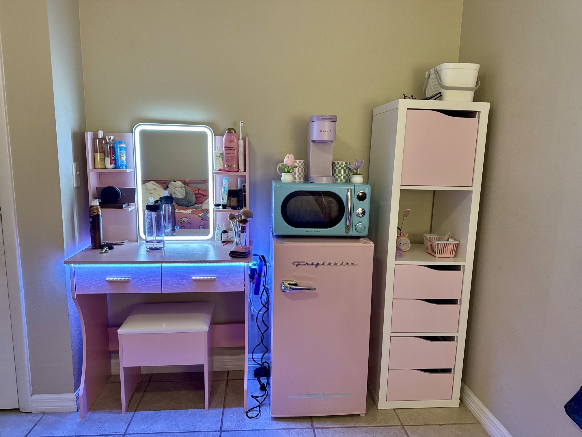 Pink Frigidaire Mini Fridge