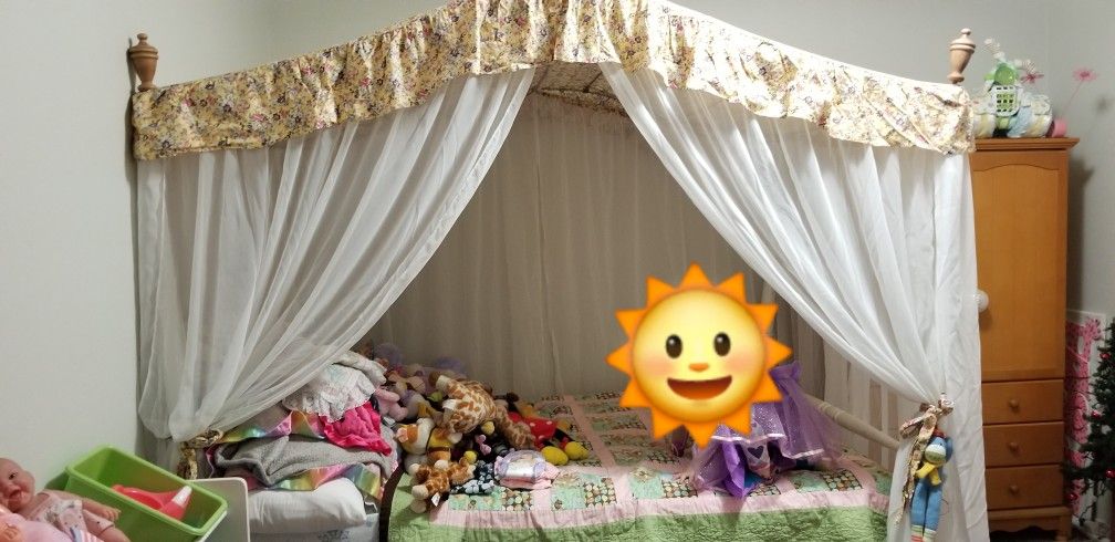 Antique Canopy Bed