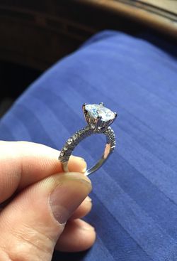 Women’s classic wedding engagement ring size 7