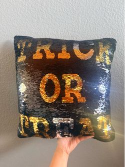 Pier 1 Imports Halloween pillos (2)