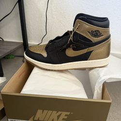 Retro Jordan 1 “Metallic Gold” Sz 9.5 Mens