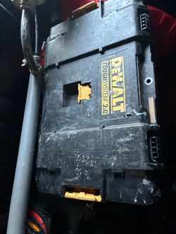 DEWALT TOUGHSYSTEM 2.0 TOOL BOX