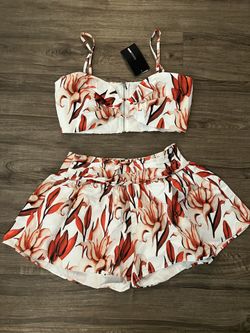 FASHION NOVA Matching Set Shorts Floral Size medium New