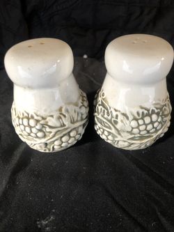 Ceramic salt and pepper shakers $5 set