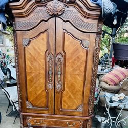 Wooden Queen Armoire 7 Ft