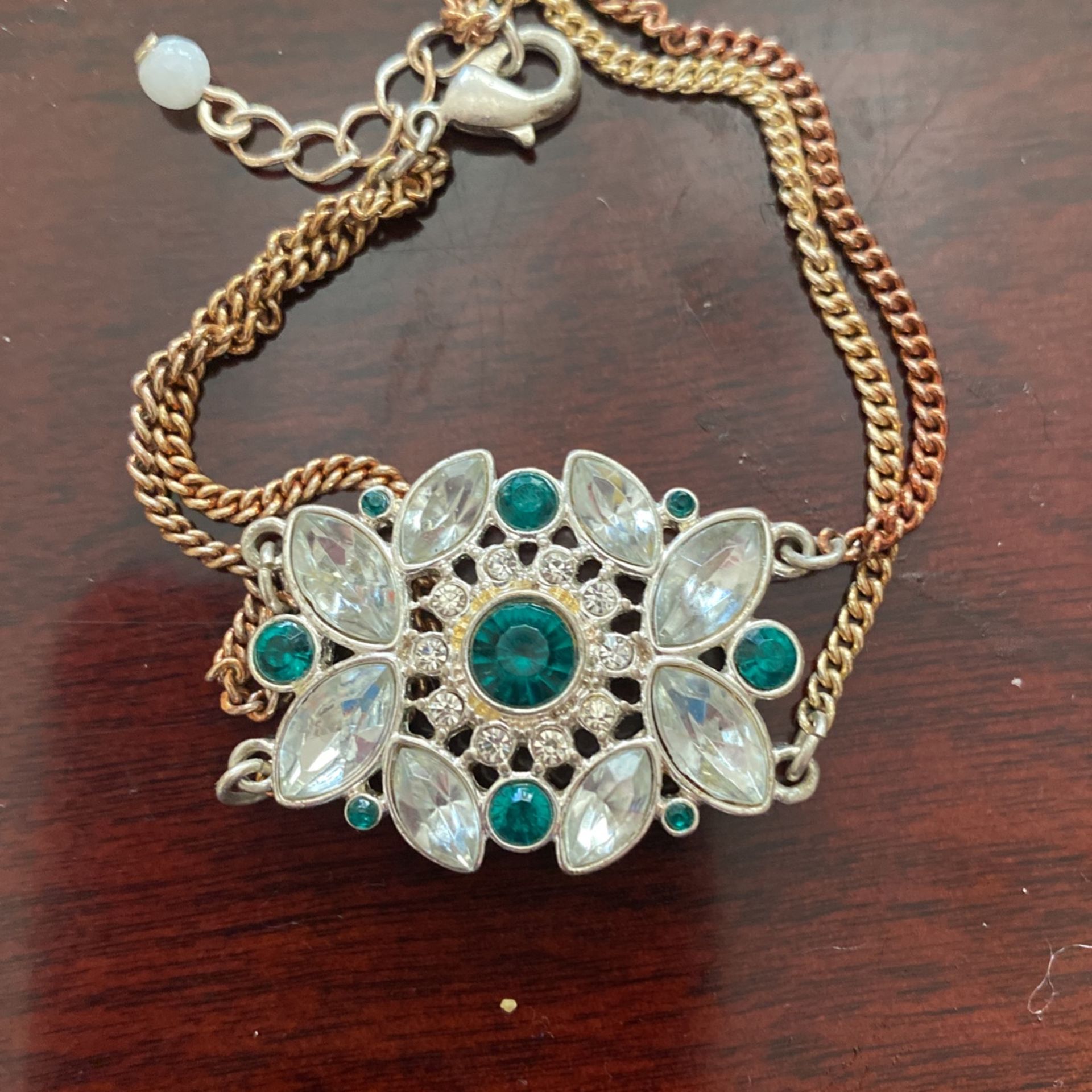 NRQ  Brooch With Stone White Green