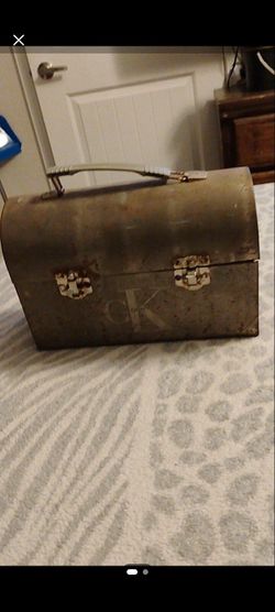 Old lunch box cash only