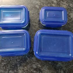 Eight Piece Casserole/Food Storage Dishes With Lids
