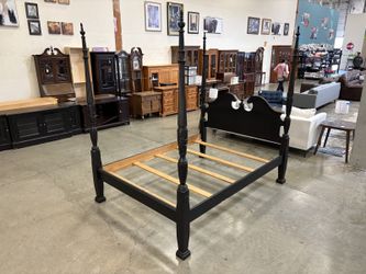 UNIVERSAL Vintage Black Wooden Four Poster Queen Size Bed Frame with Decorative Carved Posts
