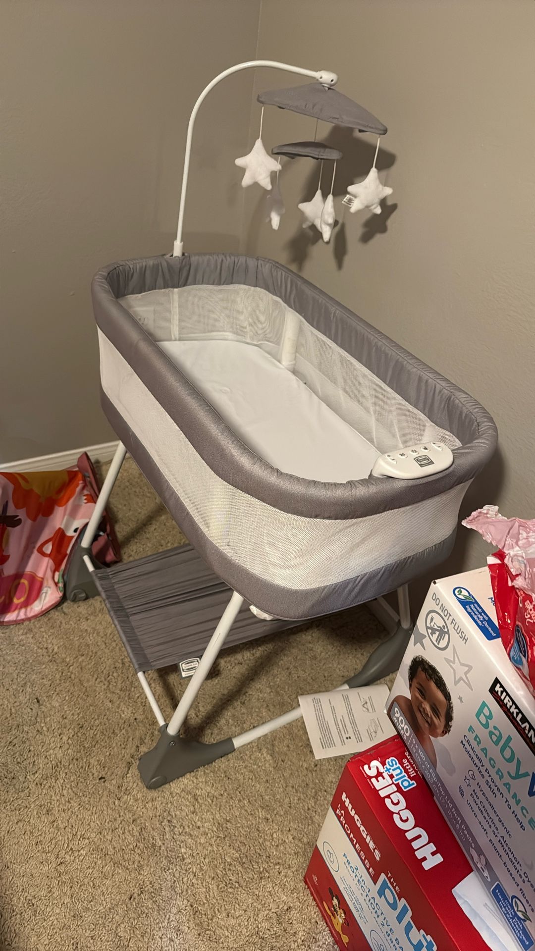 Simmons Rocking Basinet