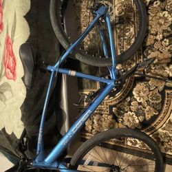 Mountain Bike With Bottle Holder And Hydraulic Brakes