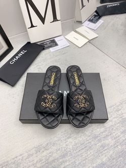Brand-New Women's Slippers