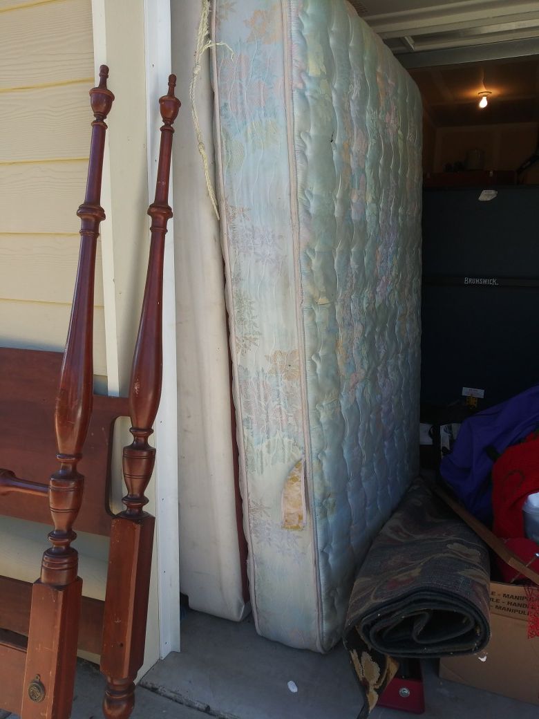 FreeQueen matress and box spring for Sale in Bonney Lake, WA OfferUp