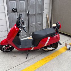 Red Electric Scooter (Really Like New) 60 Mile Range, 30 MPH, Alarm, Reverse, Trunk