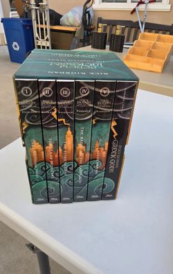 Percy Jackson and the Olympians 6-Book Paperback Box Set