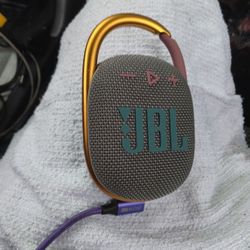 JBL Clip 4
