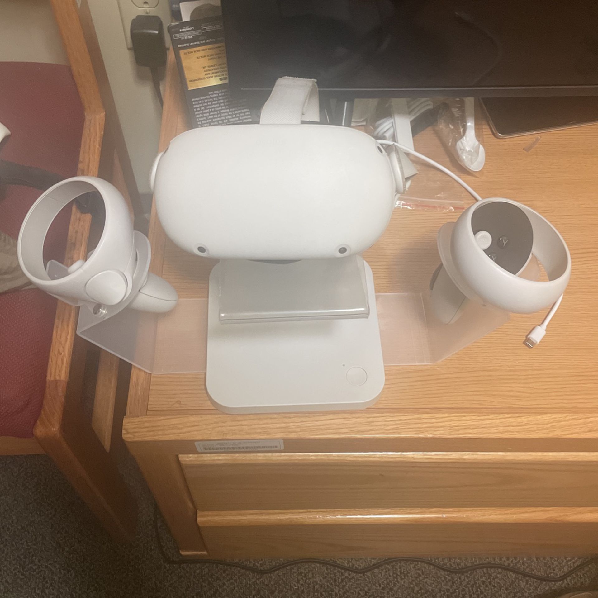 Oculus Quest 2 With Dock. Will Accept Trades . Looking For A 4k Drone Or A Good Camera Phone